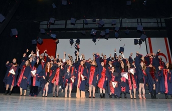 Fen-Edebiyat Fakültesi’nden mezun olan öğrenciler için tören düzenlendi