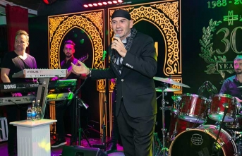 Maxim Royal’de ‘Sevgililer’ için özel olarak düzenlenen gecede ünlü şarkıcı Altay sahne aldı
