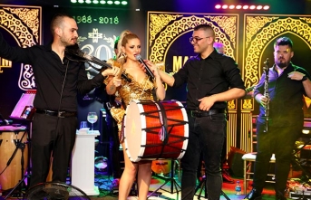 Maxim Royal’de ünlü şarkıcı Gökçe Kırgız, yaptığı davul şov ile büyük alkış aldı