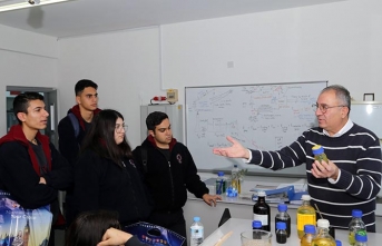 GAÜ’yü ziyaret eden Lapta Yavuzlar Lisesi öğrencileri ilgi duydukları bölümler hakkında bilgi aldı