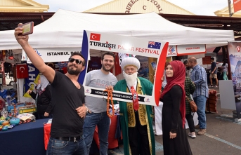 Melbourne’deki festivalde Türkiye ve Kuzey Kıbrıs Türk Cumhuriyeti'nden davet edilen sanatçılar konser verdi