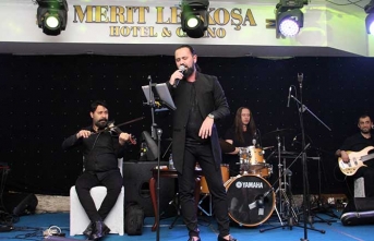 Merit Lefkoşa Hotel’de sahne alan Yorgo, kendisini dinlemeye gelen konuklara hafızalardan silinmeyecek  özel bir gece yaşattı