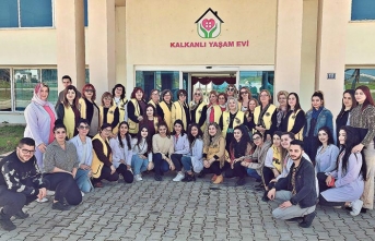 YDÜ öğrencileri, Kalkanlı Yaşam Evi'ndeki kadınlara saç ve güzellik uygulamaları gerçekleştirdi