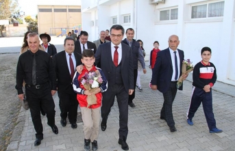 Başbakan Erhürman, Gönyeli İlkokulu’nda düzenlenen arp terapi çalışmasına katıldı