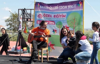 Erhürman çifti, Bahar Gülleri Çocuk Şenliği’ne katıldı