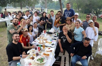 1 Mayıs'ı Bedis Piknik Alanı’nda kutlayan çalışanların coşkusuna Bakan Ataoğlu da ortak oldu