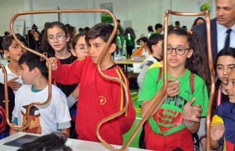 Doğu Akdeniz Doğa Koleji Bilim Şenliğinde öğrenciler yaratıcılıklarını sergiledi