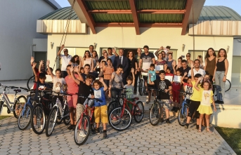 Bisikletli Gönyeli Kursunu tamamlayan yetişkin ve çocuklara katılım belgeleri verildi