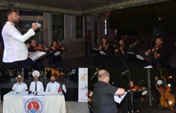 Girne Belediyesi Oda Orkestrası, ilk konserini Ramadan Cemil Meydanı’nda verdi
