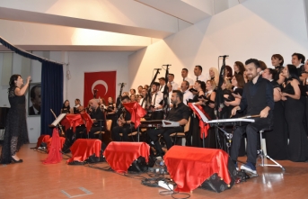 Lefkoşa Belediye Orkestrası “Sevdamızdır Türküler” konseri verdi