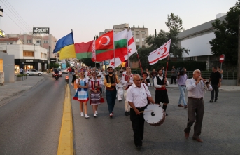 Kıbrıs Halk Dansları ve Sanat Derneği’nin organize ettiği festival, renkli görüntülere ev sahipliği yaptı