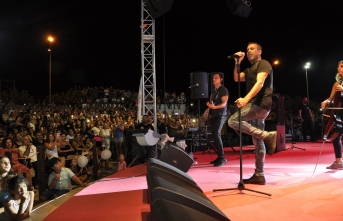 Pulya Festivali’nin finalinde sahne alan Haluk Levent, muhteşem bir konsere imza attı