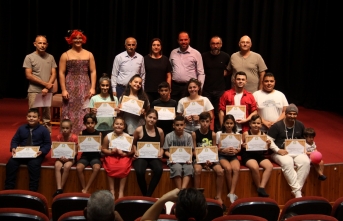 Çocuk ve gençlerin ilk sahne deneyimleri ise görülmeye değerdi 