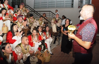 İskele Belediyesi Halk Dansları Topluluğu, Balçova’da düzenlenen festivalde KKTC’yi başarıyla temsil etti