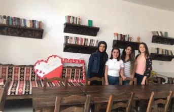 LAÜ öğrencileri Kıbrıs Türk Kızılayı Lefke Şubesi’ne kütüphane oluşturdu