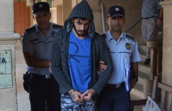 Damarını kesti