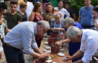 Girne Belediyesi tarafından düzenlenen Zeytin Festivali, renkli görüntülere ev sahipliği yapıyor