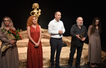 Kıbrıs’ın 8 bin küsur yıllık tarihini destansı bir dille anlatan oyun sahnelendi
