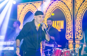 Maxim Royal’de Altay, hayranlarına şarkılarıyla temposu hiç düşmeyen bir gece yaşattı