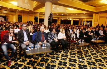 Merit Park Hotel’de düzenlenen kişisel gelişim zirvesinde seminer verdi