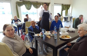 LAÜ öğrencileri, Kalkanlı Yaşam Evi sakinlerine müzikli yemekli bir eğlence düzenledi