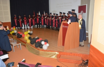 YDÜ Eczacılık Fakültesi Güz Dönemi mezunları, diplomalarını aldı