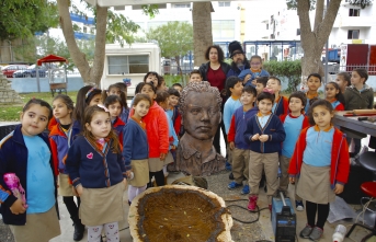 Öğrenciler 4’üncü Sanat Festivali kapsamında, resim sanatçılarının eserlerini izledi