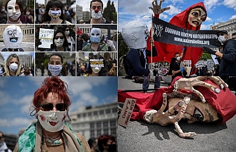 Yunanistan'da iş yapamaz hale gelen sanatçılar Coronavirüs protestosu düzenledi