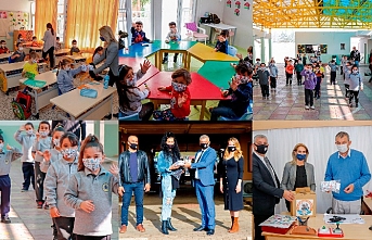 Gazimağusa Belediyesi, kent genelindeki ilkokullara maske dağıtıyor