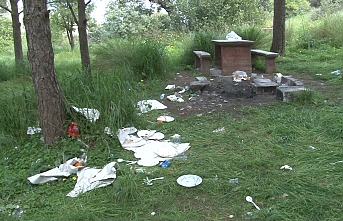 Piknik alanı yine çöplüğe döndü