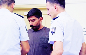 Önce mutfakta sonra odada sıkıştırdı