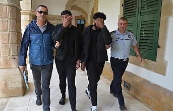 Biri tuttu, diğeri vurdu