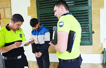 Lüks araçlara zarar verdi