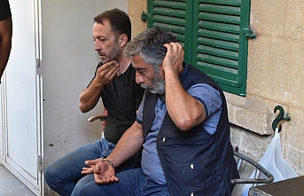 Şoförü de yaktı