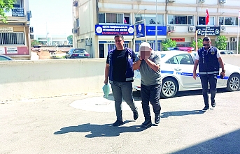Eski şifresini kullandı