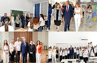 Öğrencilerle sohbet etti