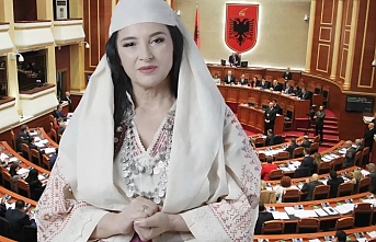 Siyasi tarihe geçti