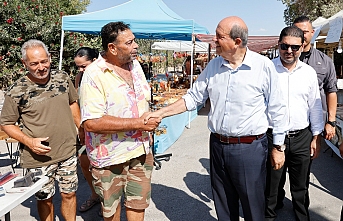 Sohbet etti, stantları gezdi