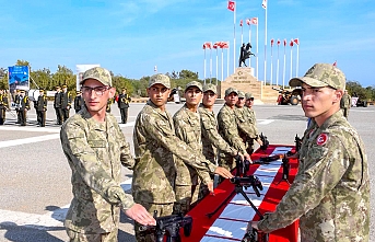 Acemi erler ant içti aileleri gururla izledi