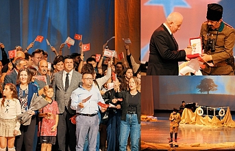 Ayakta alkışlandı