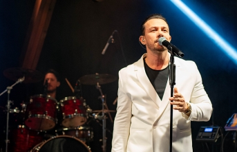 Şarkılarıyla coşturdu