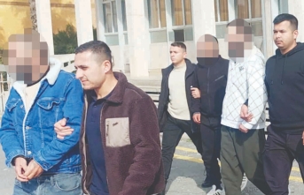 Benzinle ateşlediler