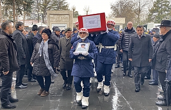 Manevi babasını sonsuzluğa uğurladı
