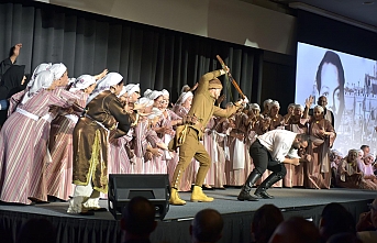 Ayakta alkışlandı