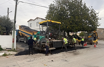 Asfalt dökümü yapılıyor