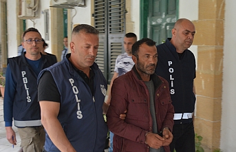 Bıçakla saldırdı