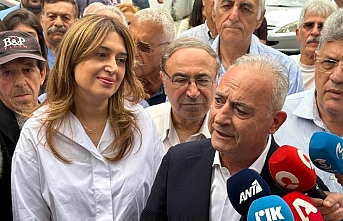 Parti binasına alkışlarla girdi
