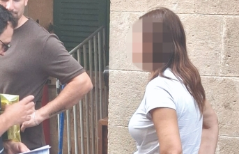 Saçını, başını yoldu