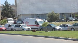 Ambulans rehin kaldı 