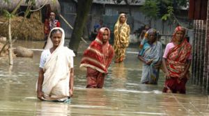Bangladeş'te 50 köyü su basti